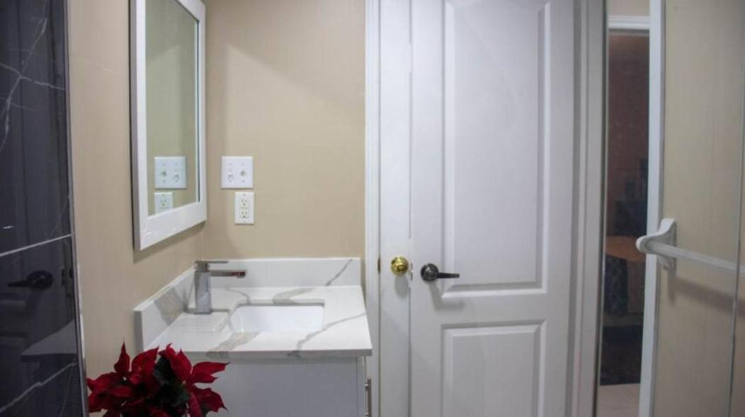 Riz Khan Peaceful Mississauga Home Экстерьер фото